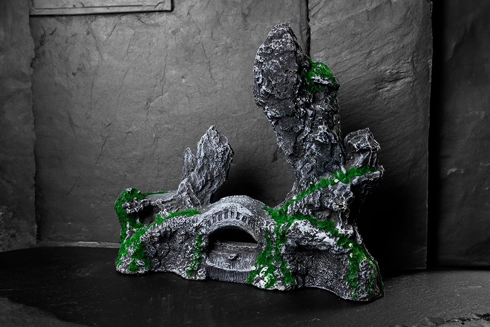 Декорация в террариум в виде скалы с мостиком