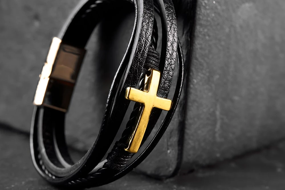 Браслет із хрестиком на руку