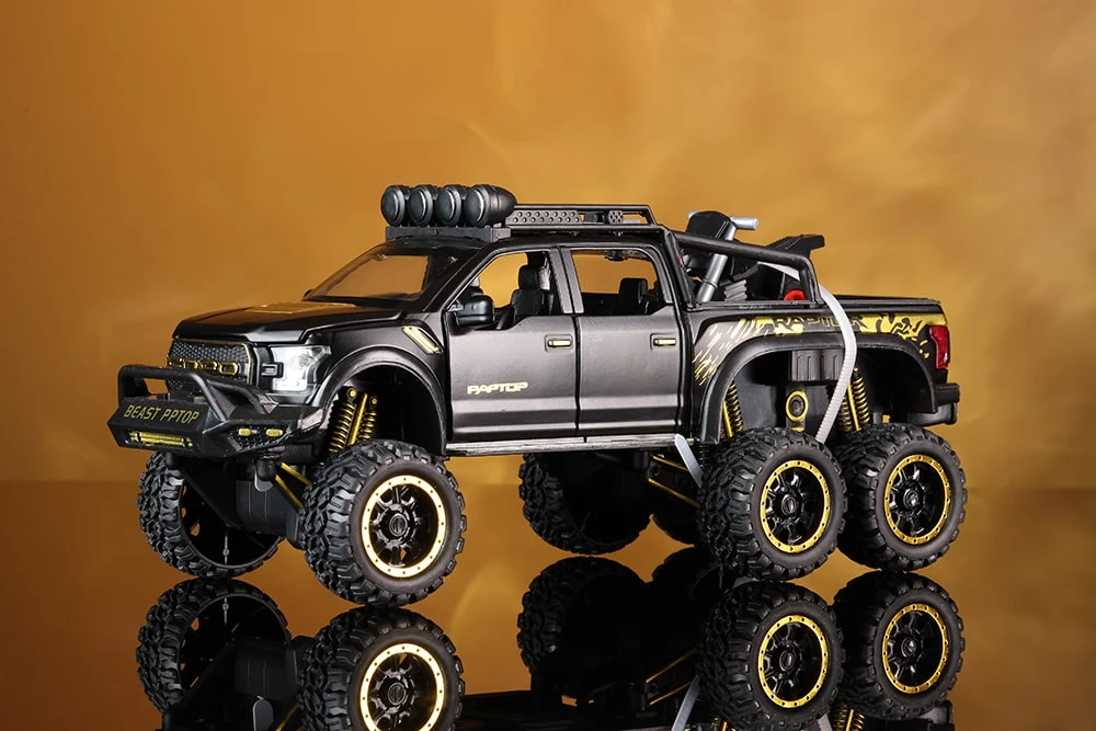 Игрушечный шестиколёсный пикап