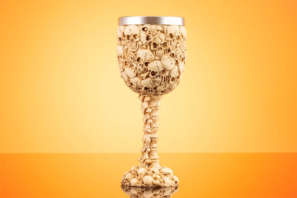 Бокал с черепами для напитков