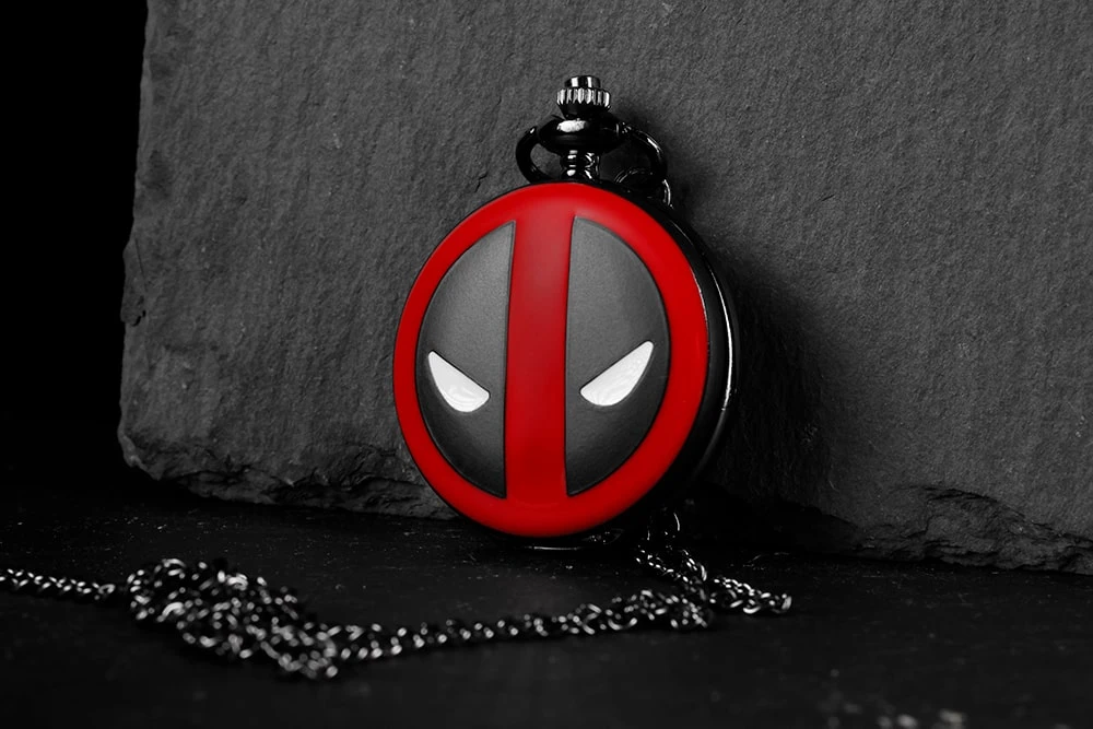 Часы карманные на цепочке Дэдпул