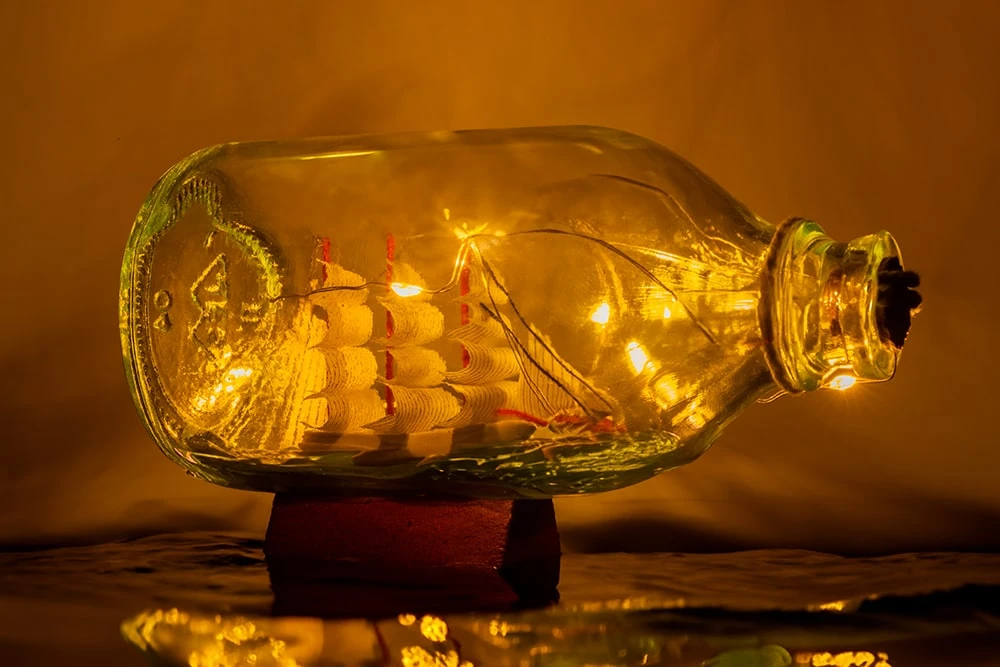 Прикраса корабель у пляшці