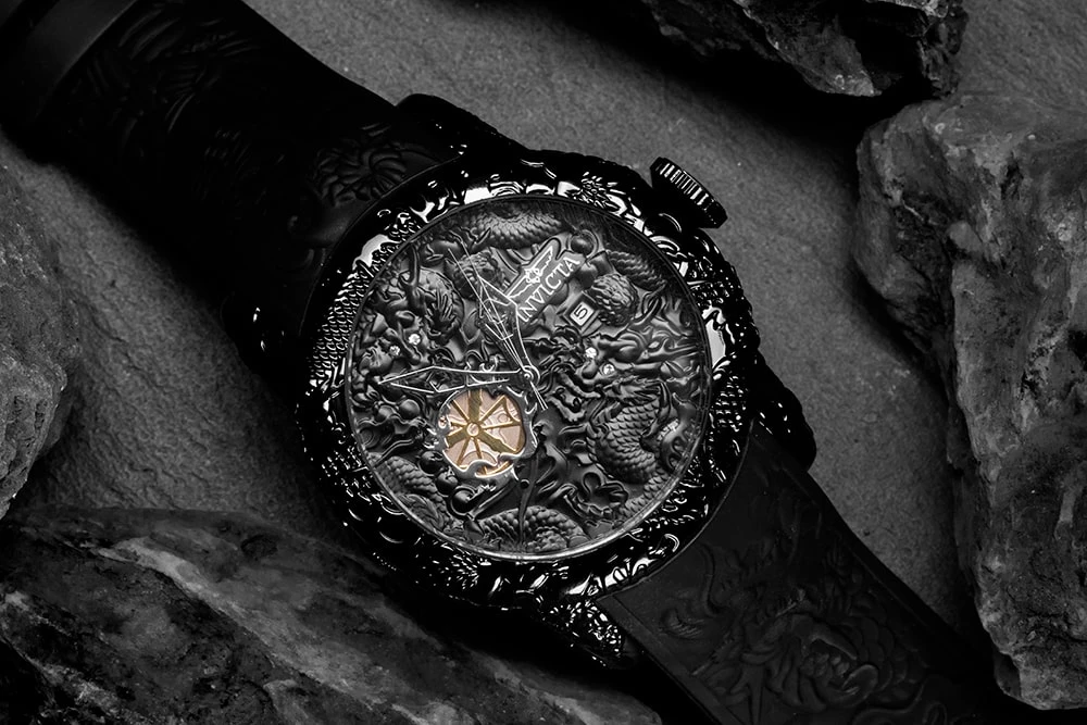 Наручний годинник з китайськими драконами