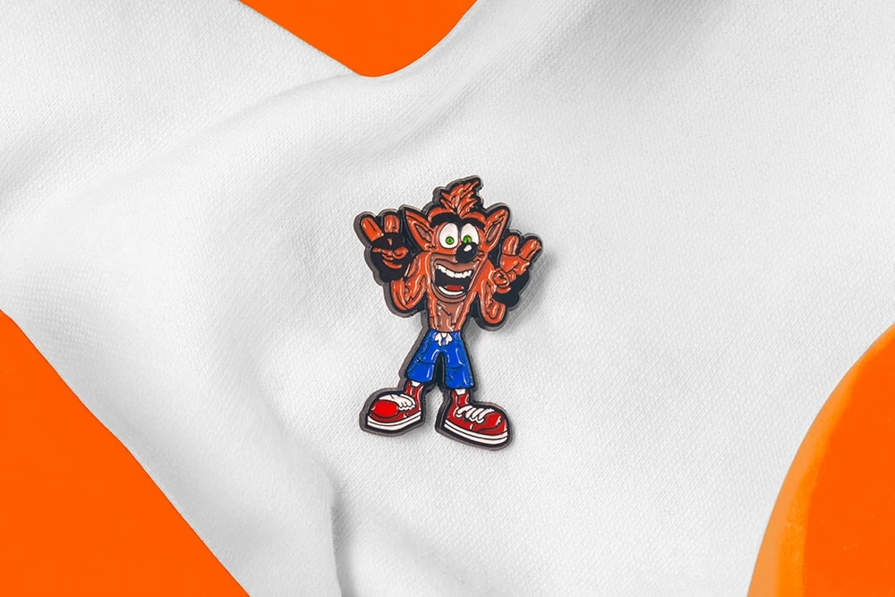 Значок Crash Bandicoot для украшения одежды