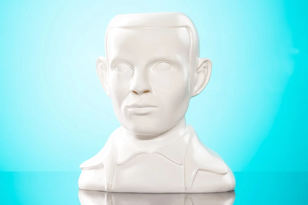 Подсвечник мальчик с кровью из носа