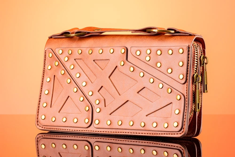 Кошелек с заклепками