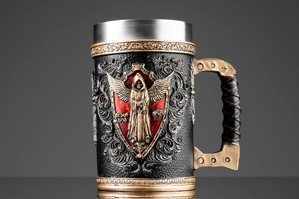 Чашка смерть з мечем