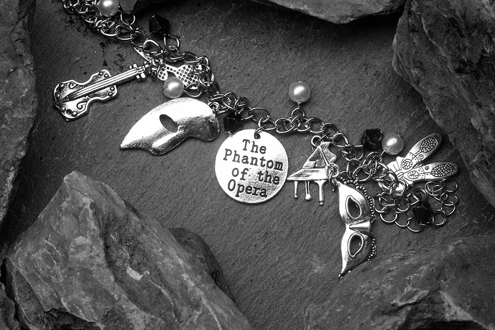 Жіночий браслет з підвісками Привид Опери