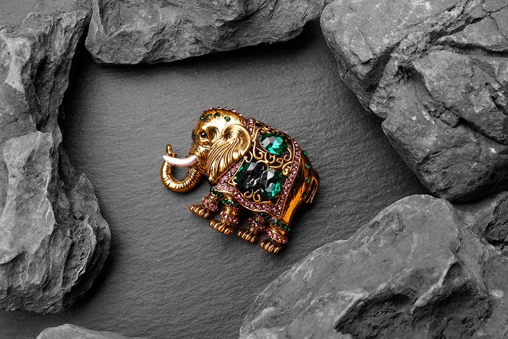 Брошка для жінок слон