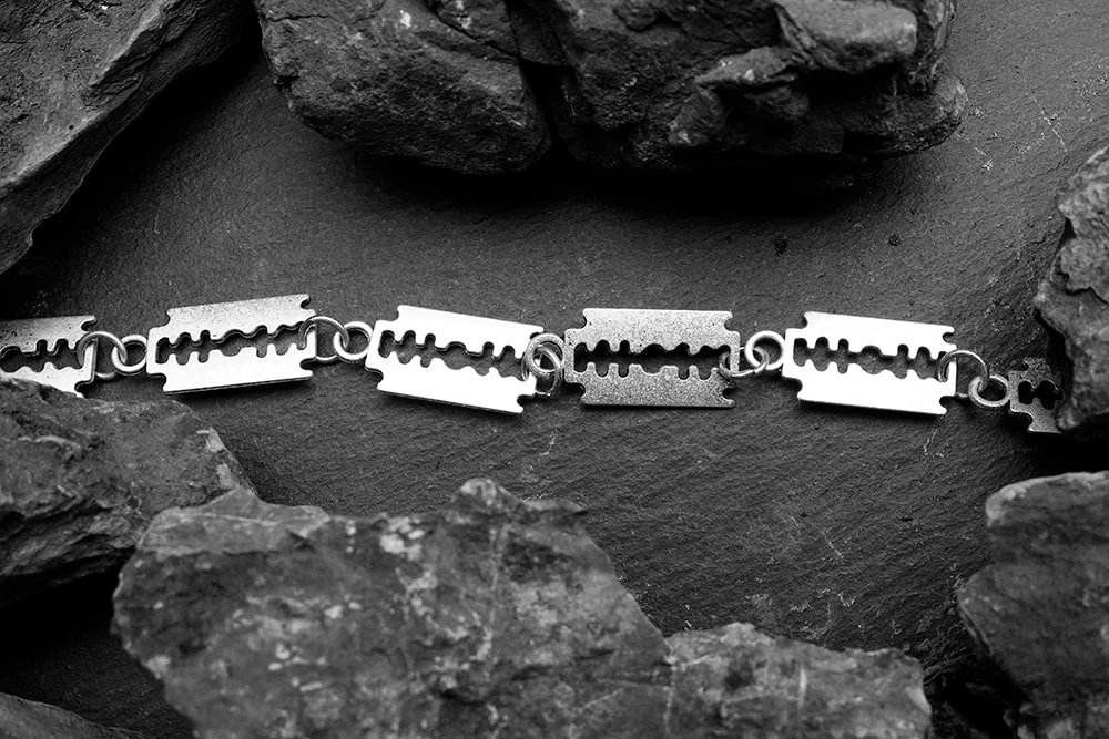 Намисто леза в стилі панк