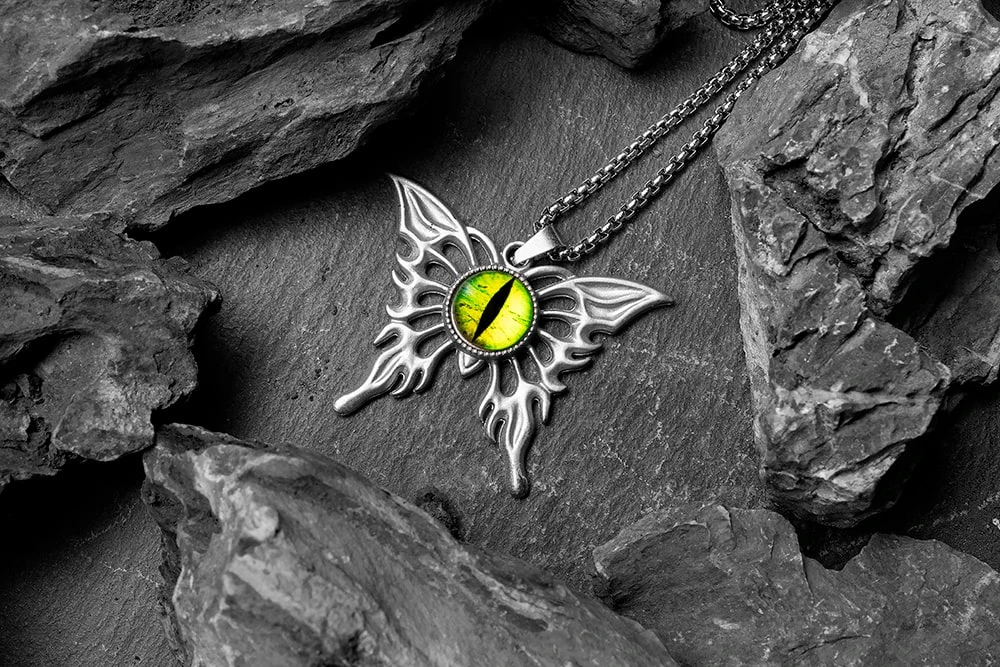 Кулон с бабочкой на цепочке