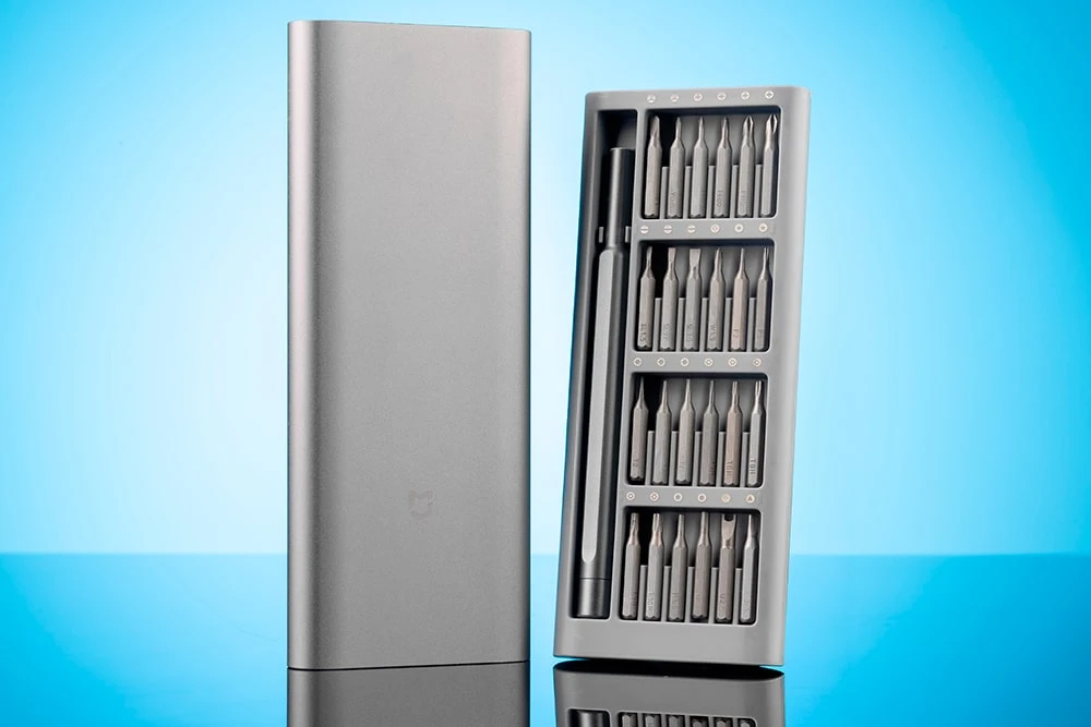 Электрическая отвертка с битами 25 в 1