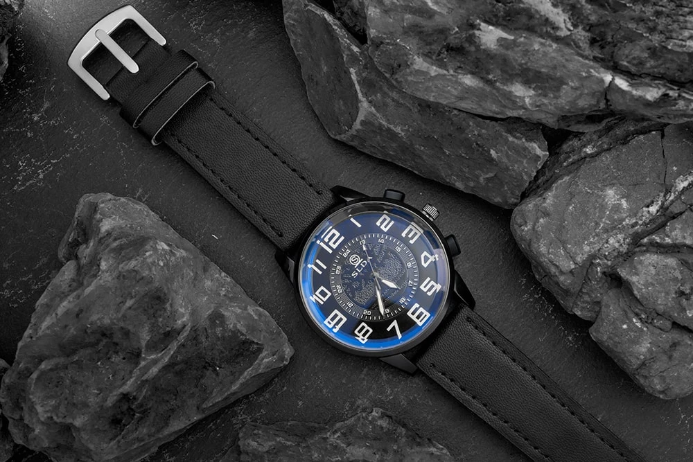 Чоловічий наручний годинник з кварцовим годинниковим механізмом