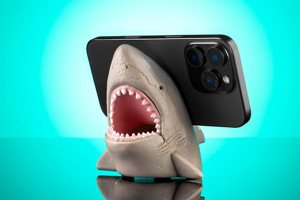 Підставка для ручок і телефона у вигляді акули