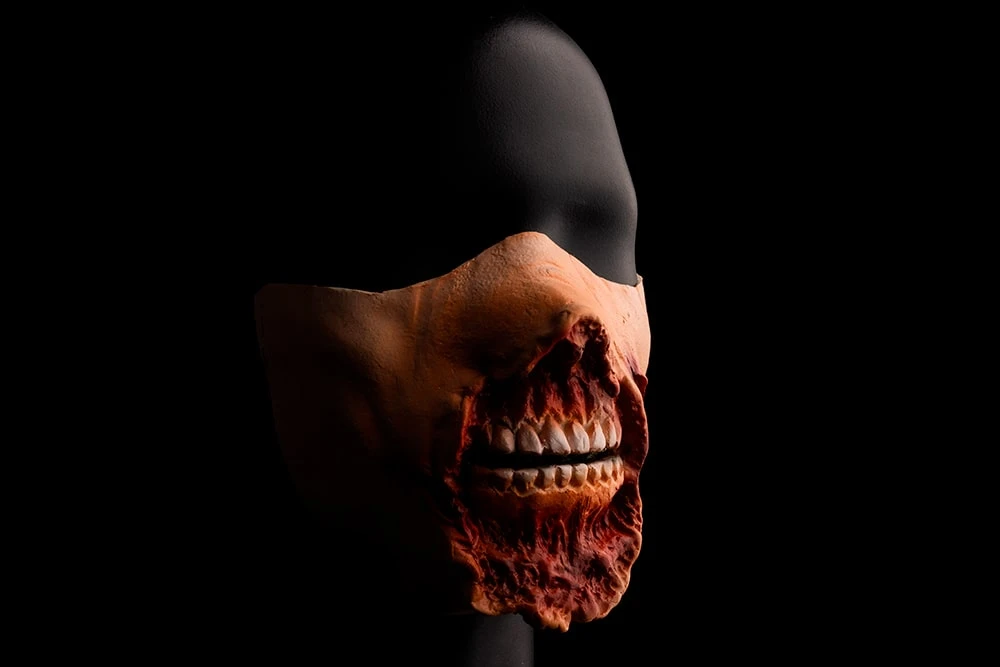 Страшная маска для костюма на Хэллоуин
