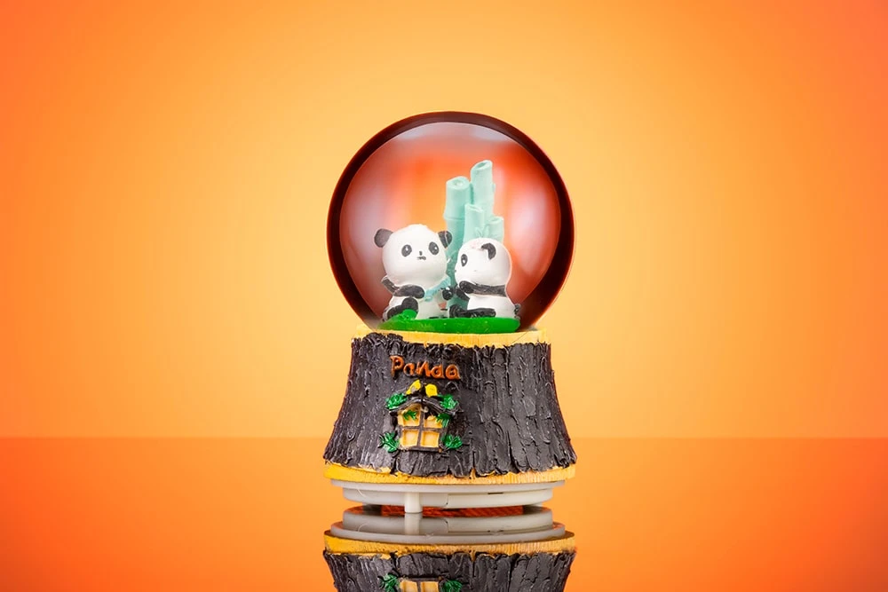 Снежный шар с подсветкой и пандами