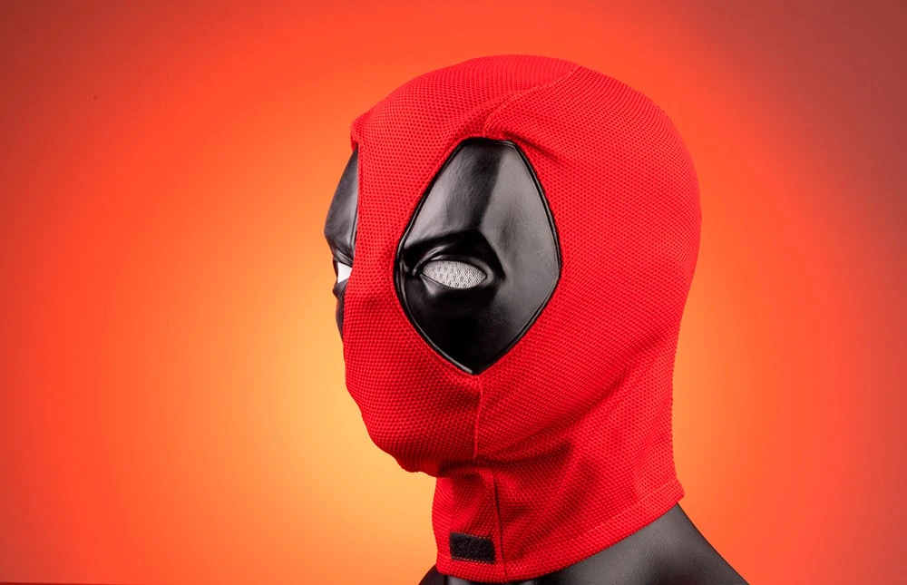 Маска с Дэдпулом