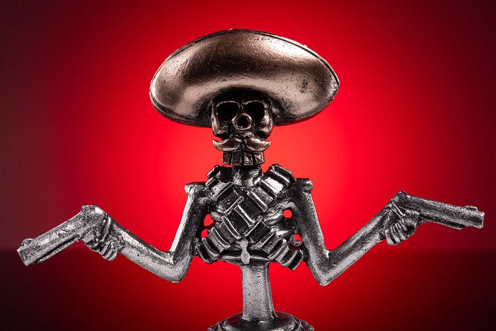 Фігурка на капот машини череп-стрілок