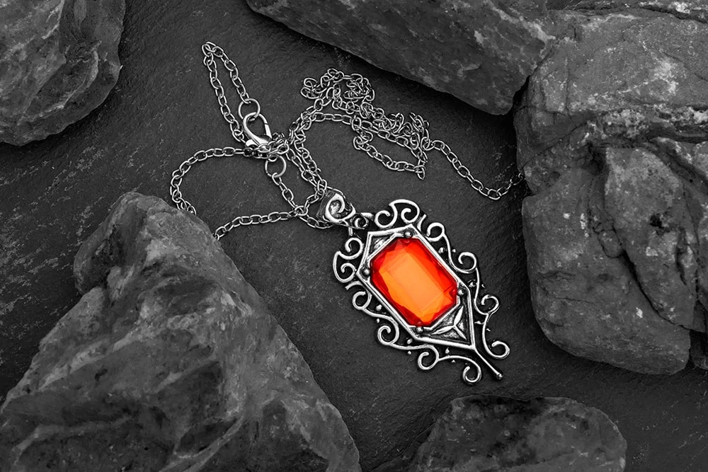 Кулон Знаряддя смерті (Фамільне намисто Лайтвудів)