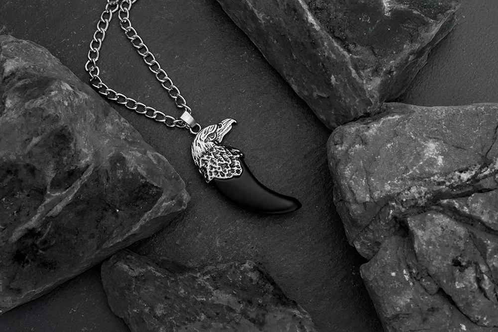 Підвіска з іклом та орлом