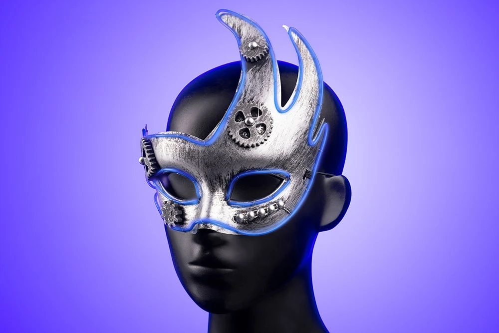Светящаяся полумаска на карнавал