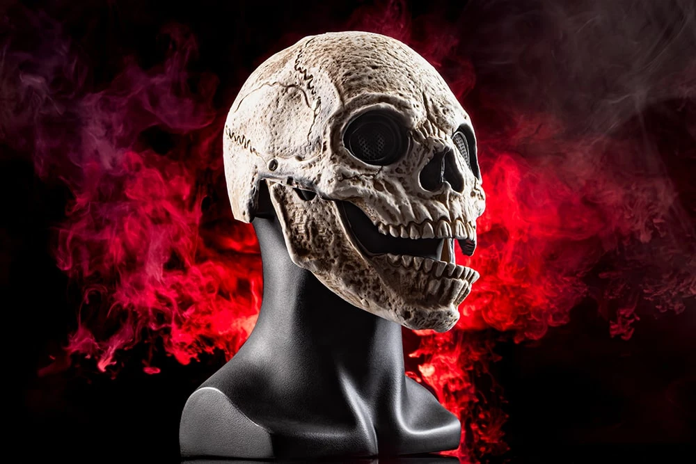 Маска с черепом и подвижной челюстью