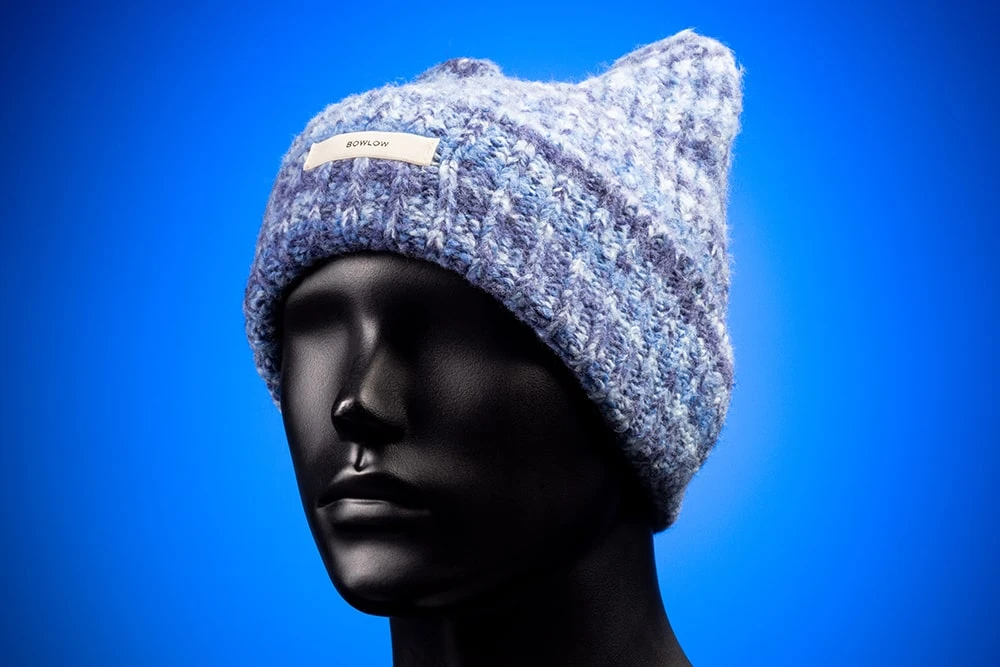 Жіноча шапка з вушками і відворотом