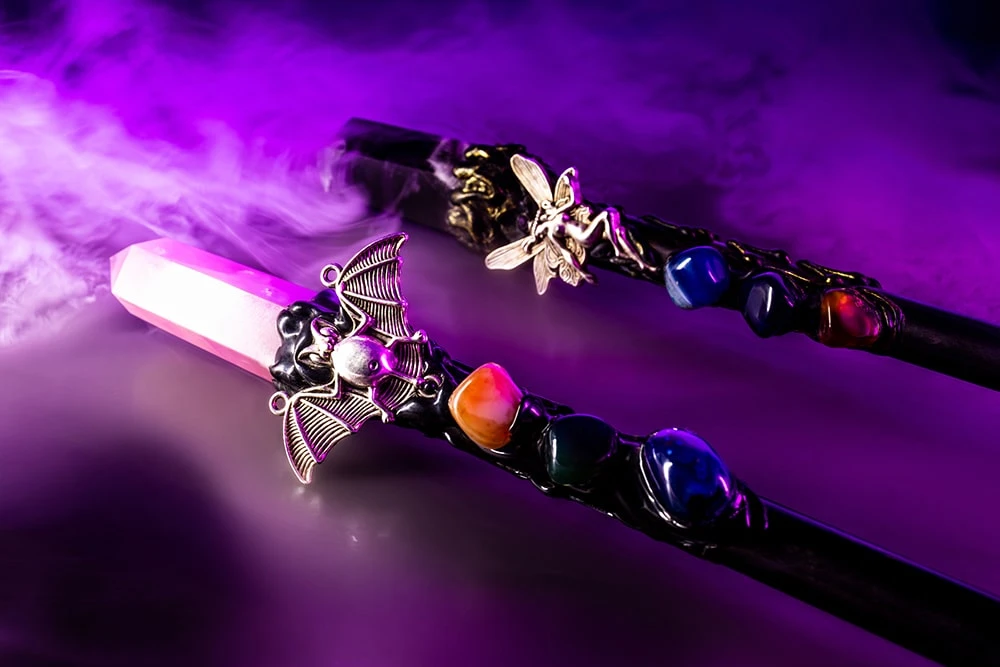 Декоративная волшебная палочка с камнями