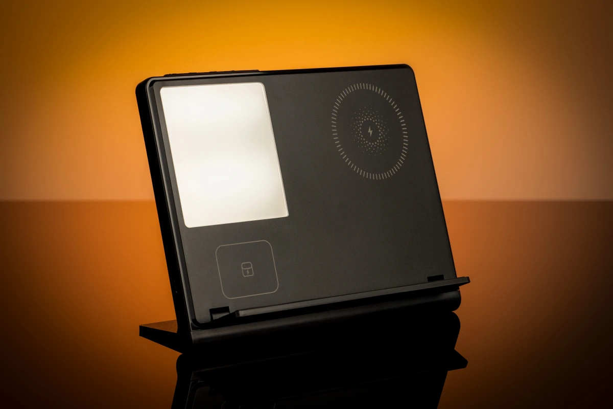 Док-станция с беспроводной зарядкой 5 в 1