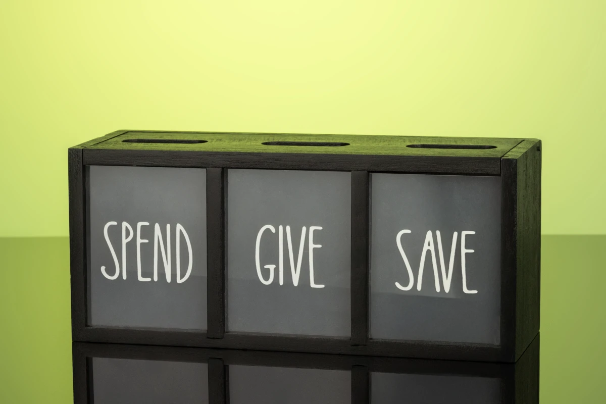 Дерев'яна скарбничка для грошей Give Save Spend