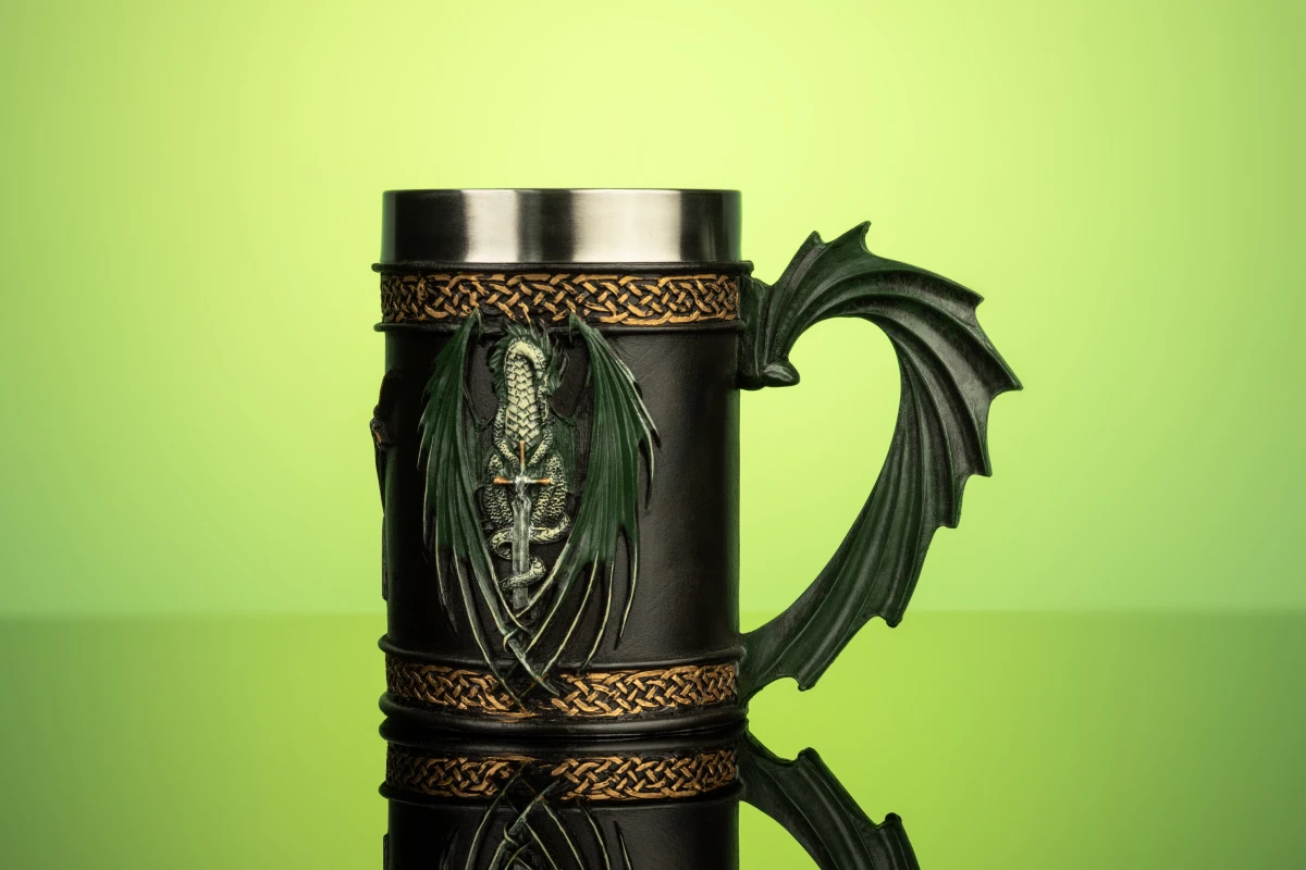 Пивная кружка с 3д драконом в стиле фэнтези
