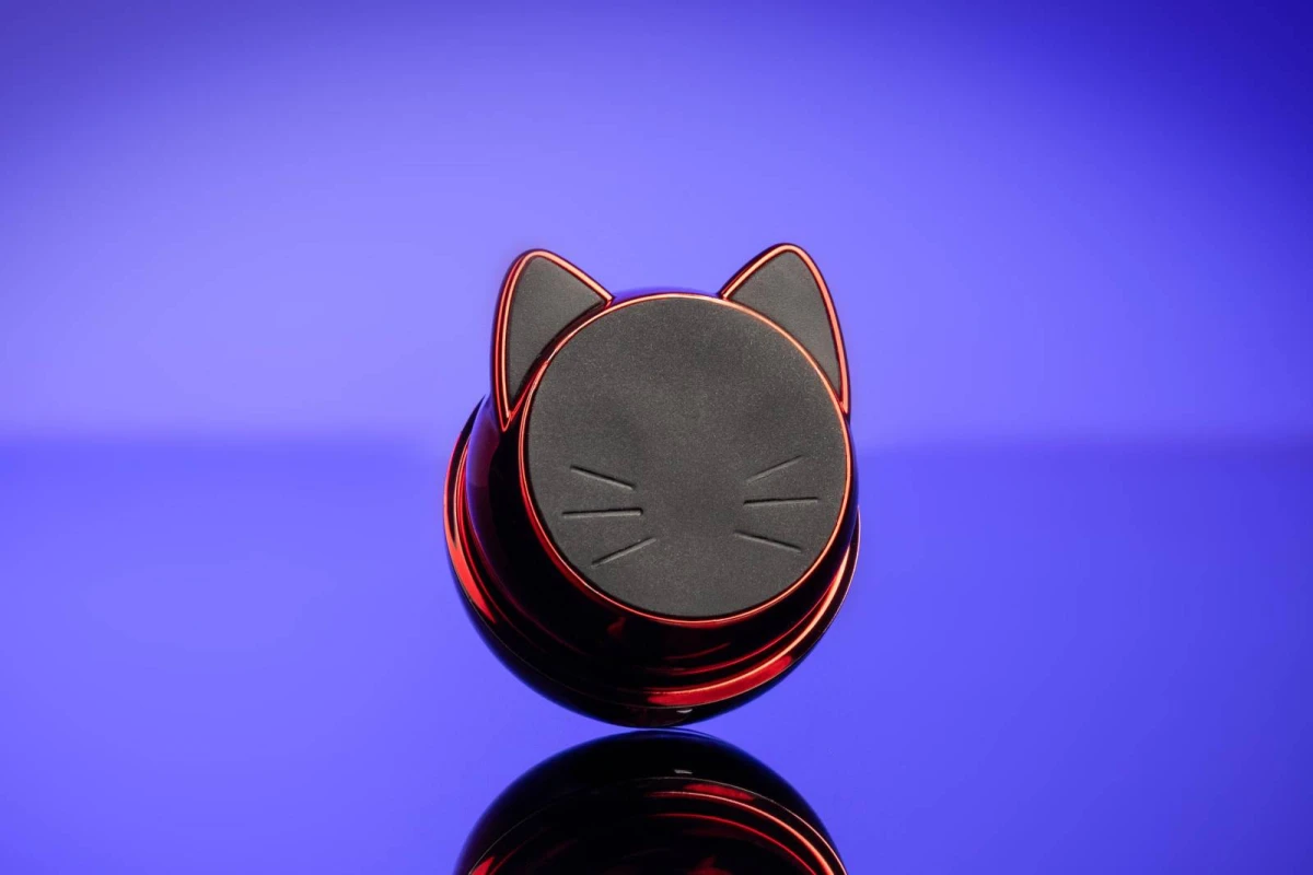 Магнитный держатель телефона в автомобиль