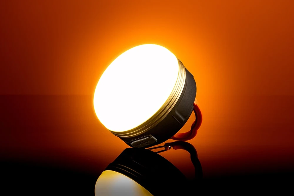 Аккумуляторный подвесной светильник с карабином